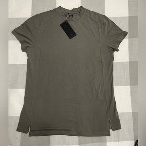 NWT Alphalete EVO TEE Stone Gray Size Large